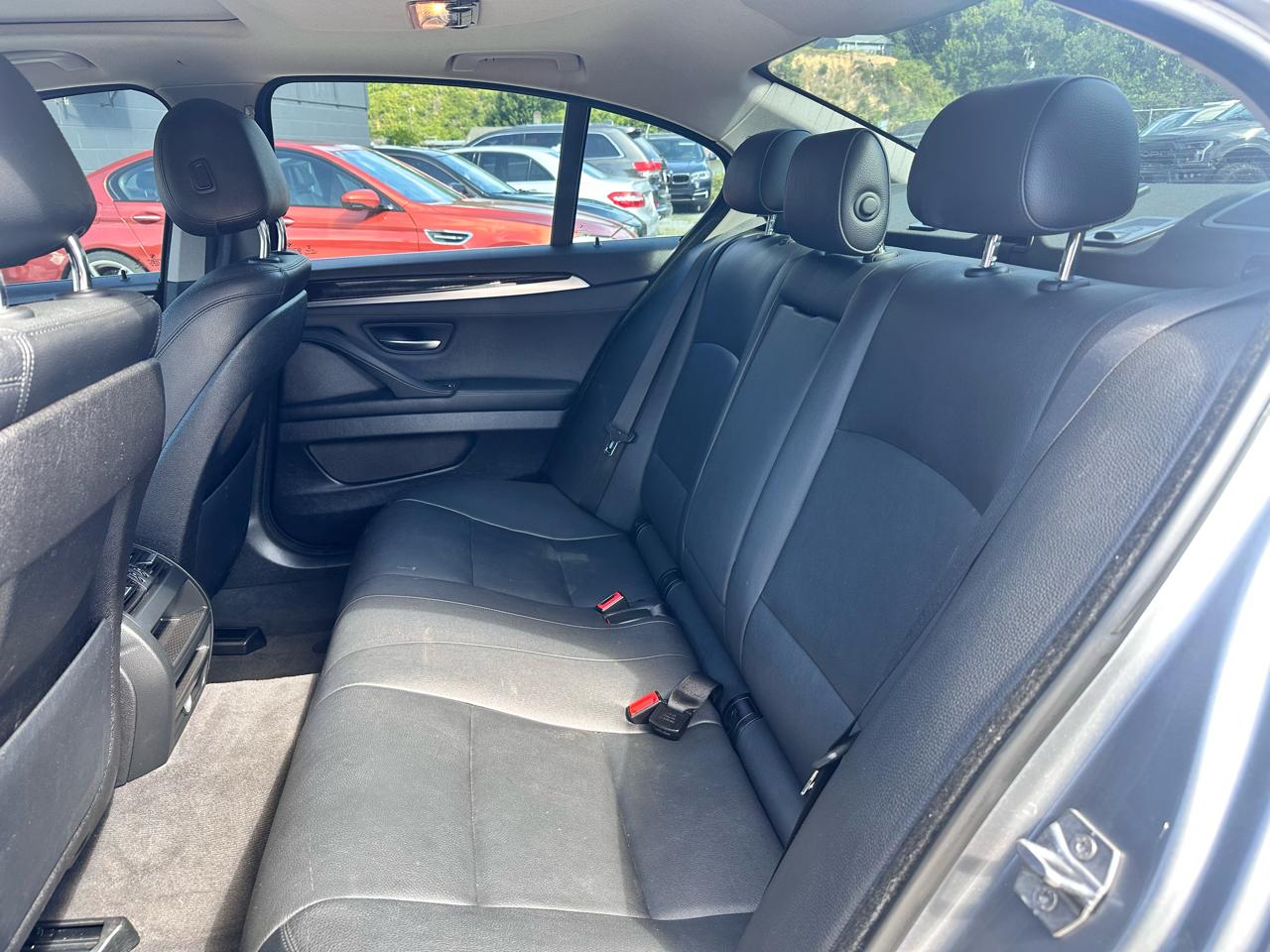BMW 5-Series 528i 2015