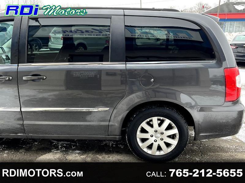 2014 Chrysler Town & Country Touring-L