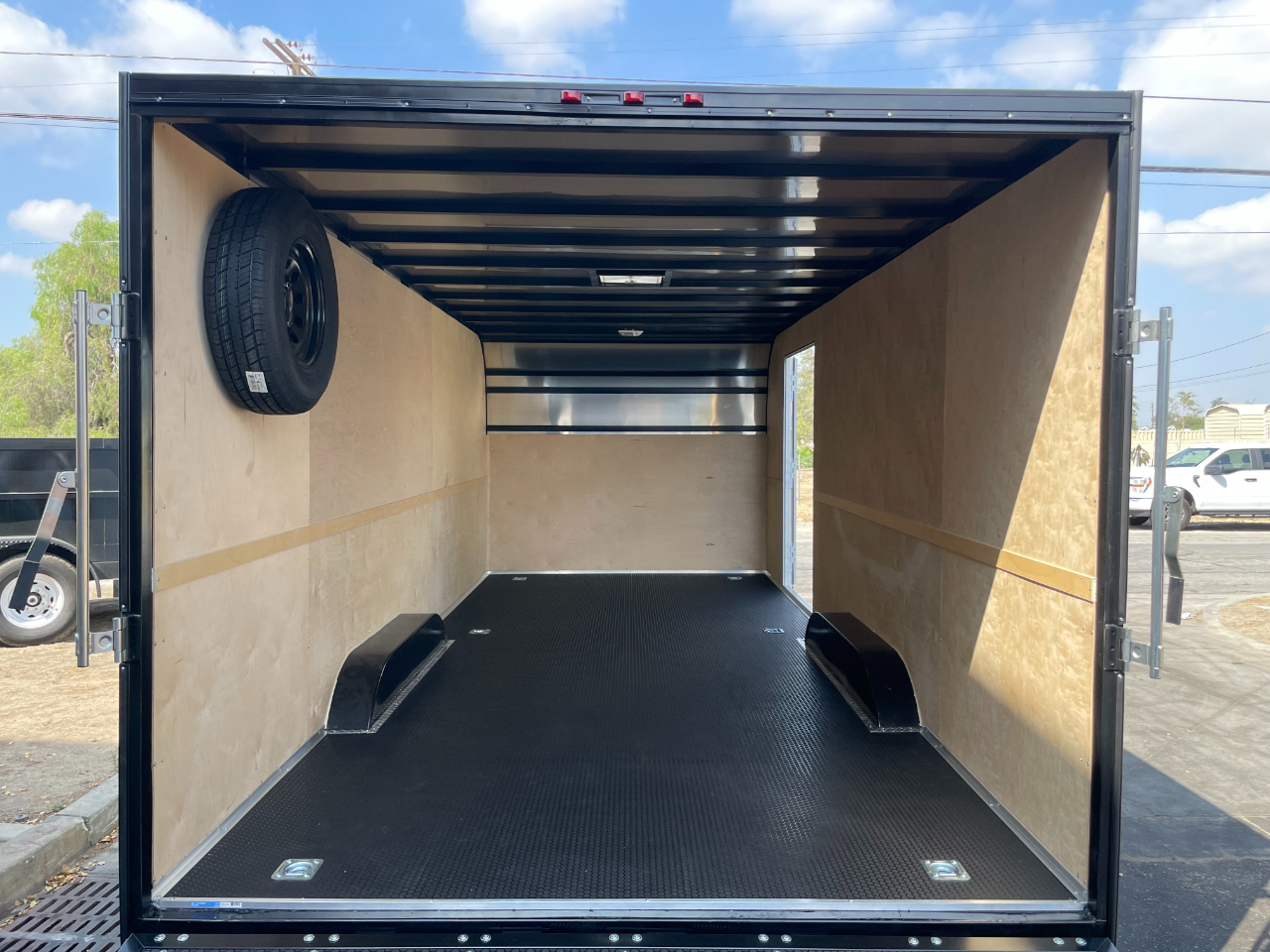 2023 Fractal E85207 Enclosed Trailer/Cargo Hauler/Car Hauler