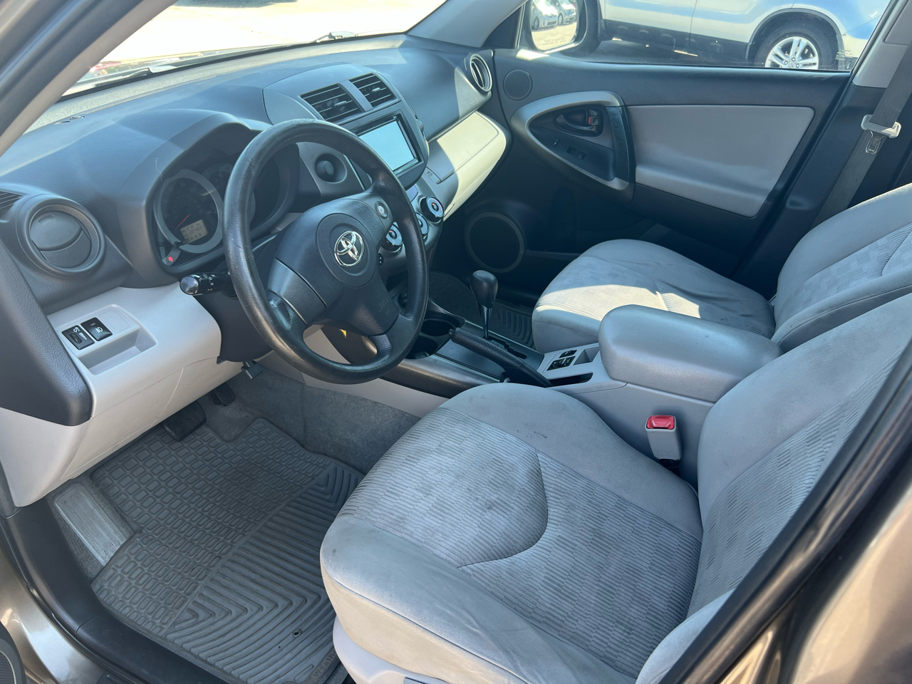 2011 Toyota RAV4 Base photo 10