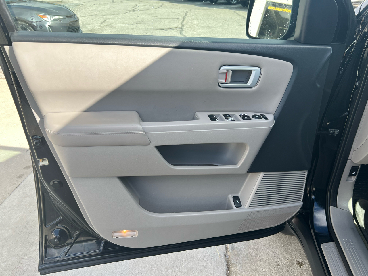 Honda Pilot EX-L 4WD 5-Spd AT with Navigation 2014 Honda Pilot EX-L 4WD 5-Spd AT with Navigation 2014