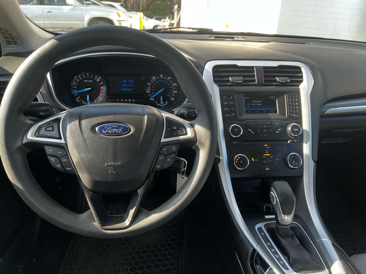 Ford Fusion S 2015