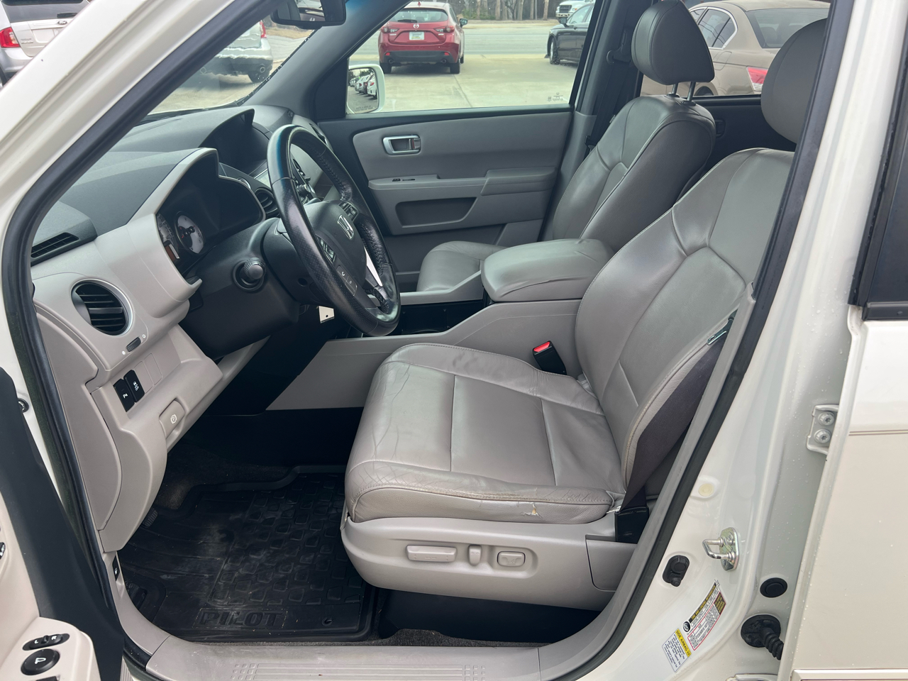 Honda Pilot Touring 4WD 5-Spd AT with DVD 2013