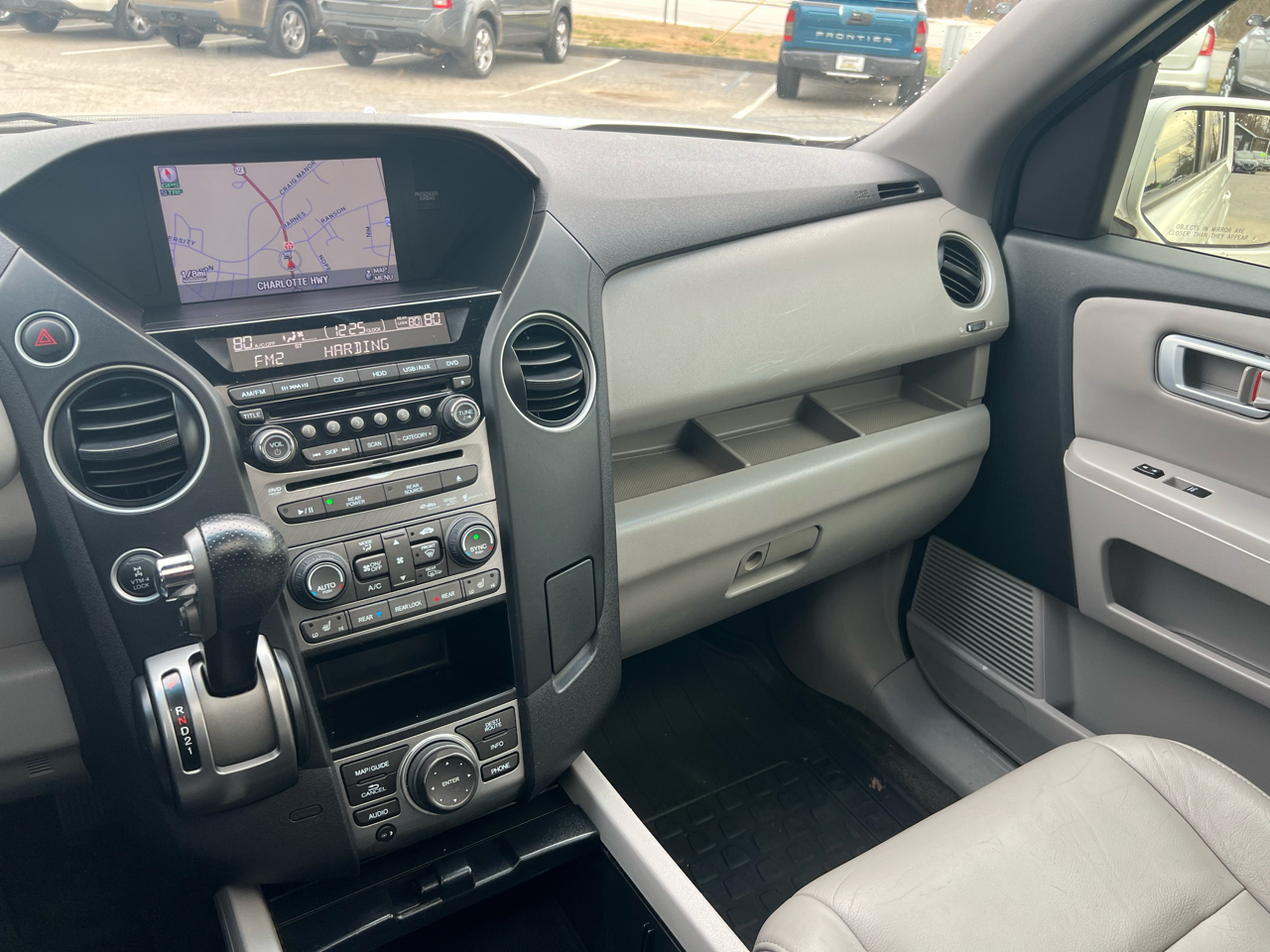 Honda Pilot Touring 4WD 5-Spd AT with DVD 2013