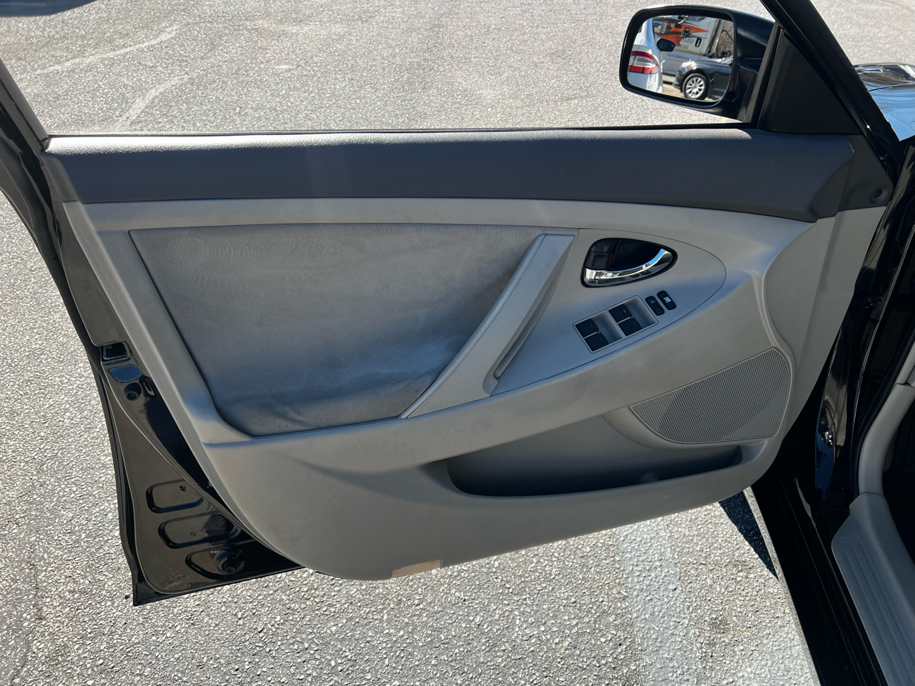 Toyota Camry Base 6-Spd AT 2011