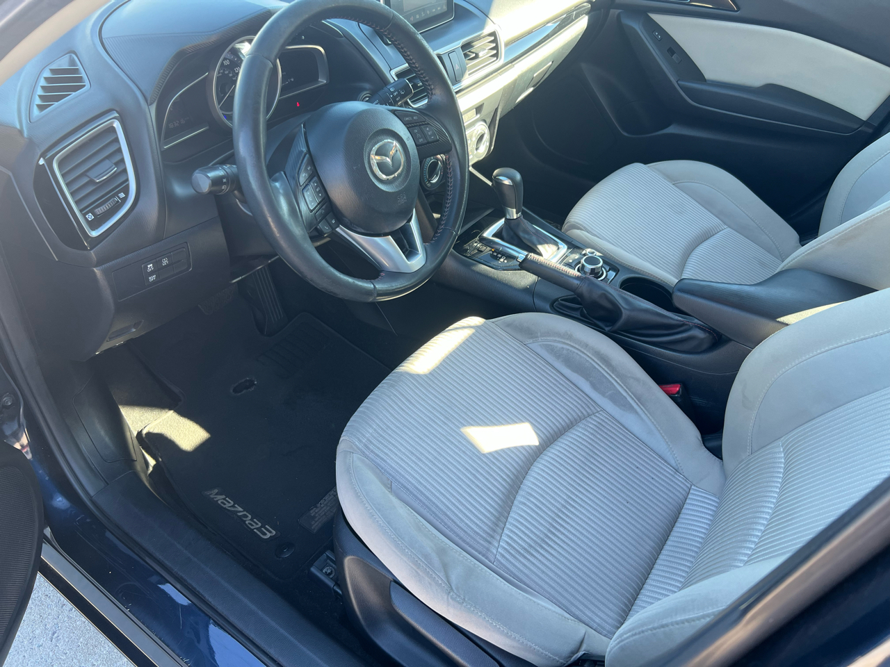 Mazda MAZDA3 i Touring AT 5-Door 2016
