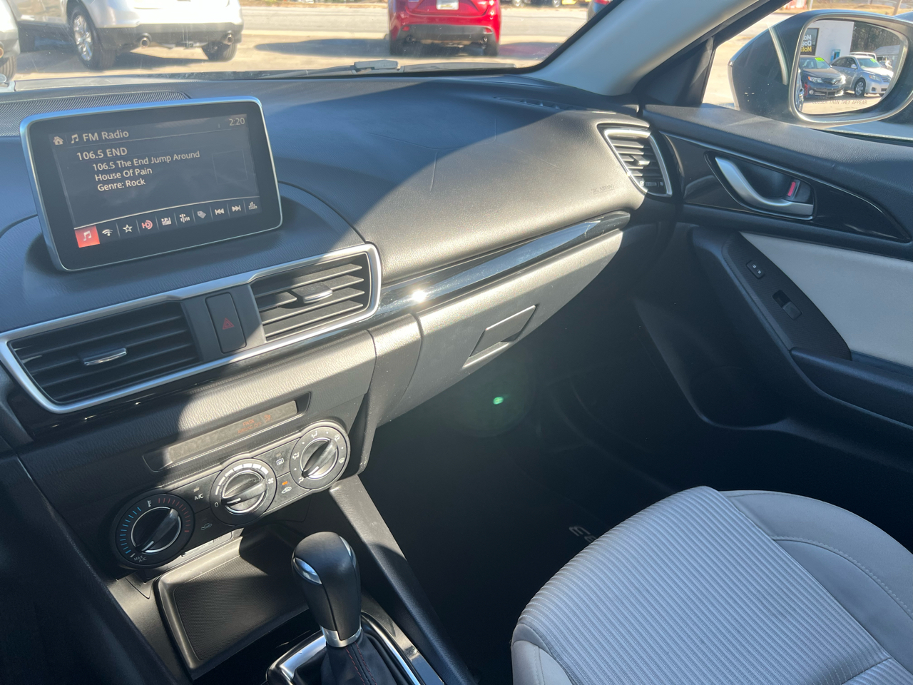 Mazda MAZDA3 i Touring AT 5-Door 2016