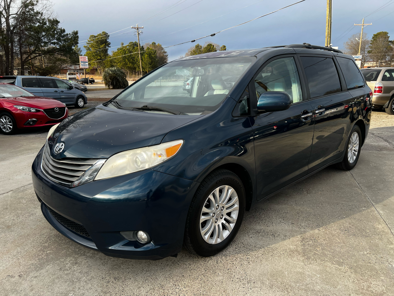 Toyota Sienna XLE 8-Pass V6 2011