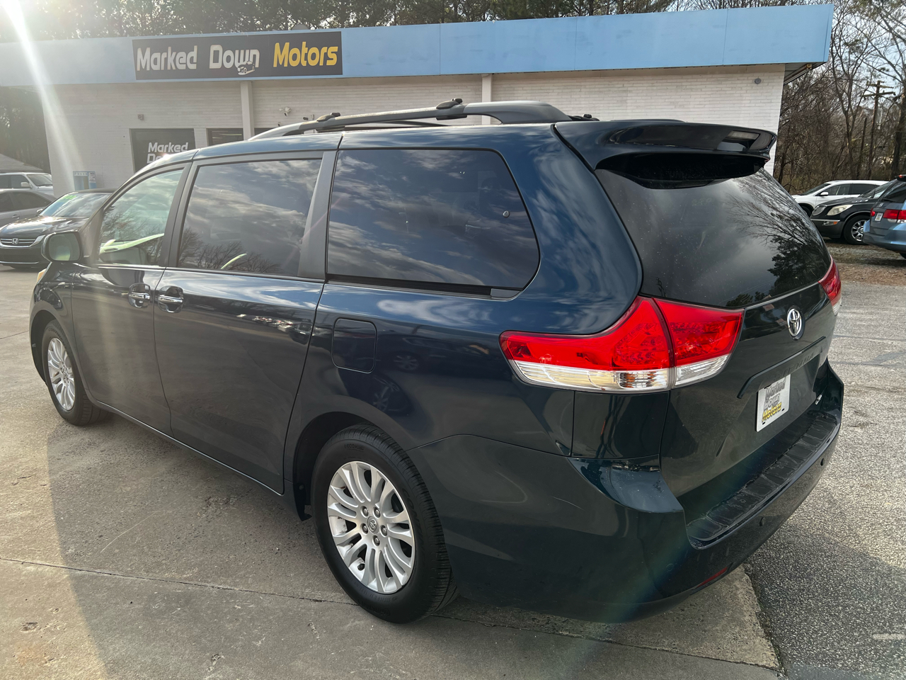 Toyota Sienna XLE 8-Pass V6 2011