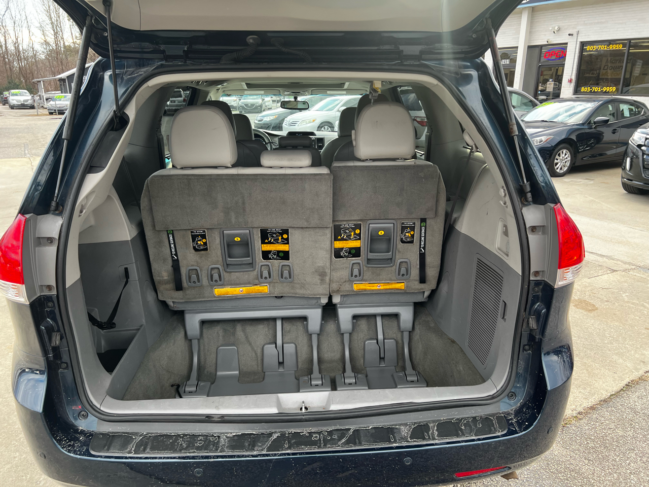 Toyota Sienna XLE 8-Pass V6 2011