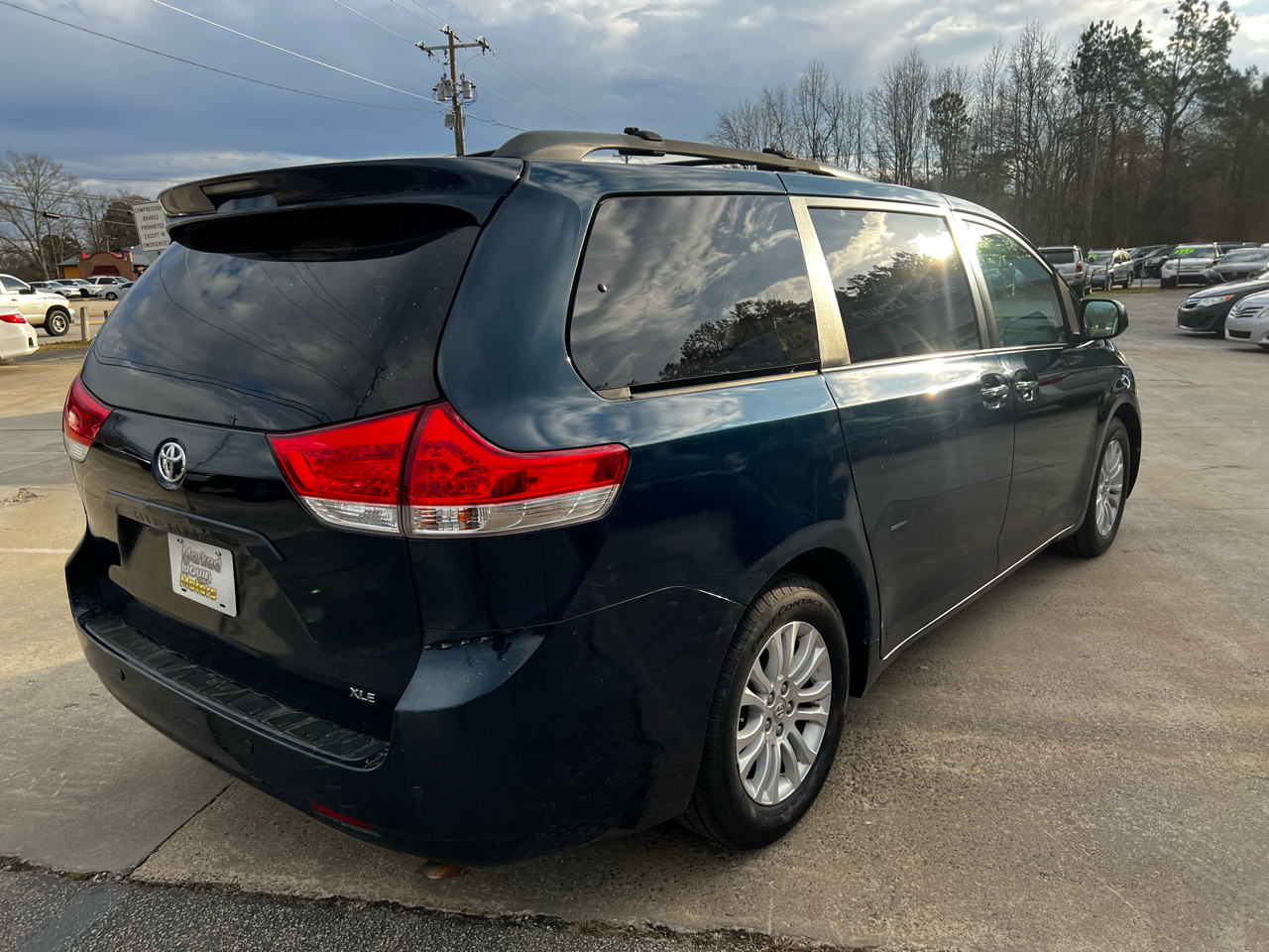 Toyota Sienna XLE 8-Pass V6 2011