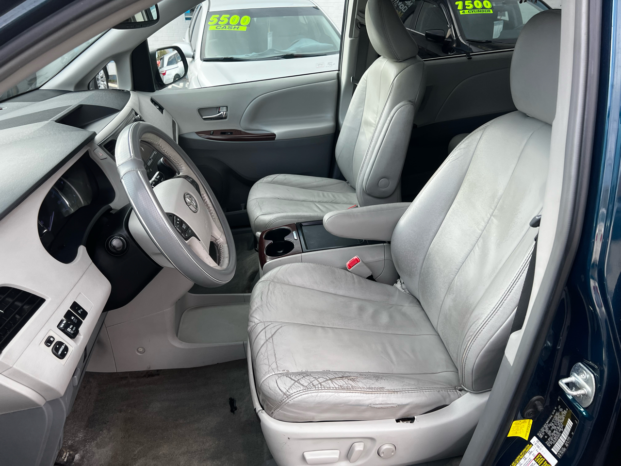 Toyota Sienna XLE 8-Pass V6 2011