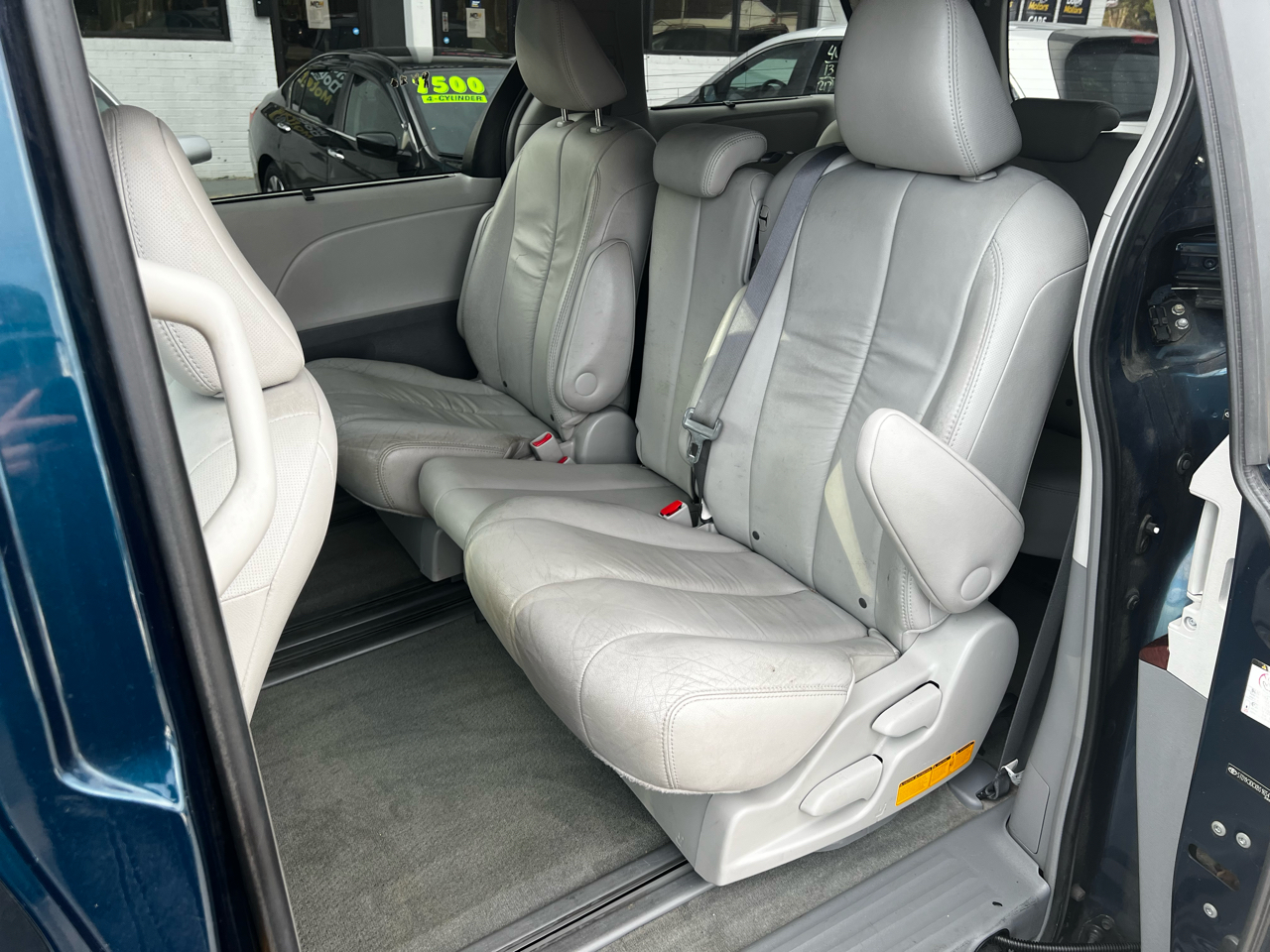 Toyota Sienna XLE 8-Pass V6 2011