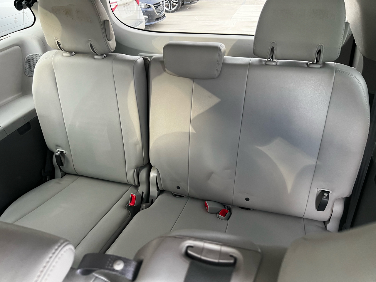 Toyota Sienna XLE 8-Pass V6 2011