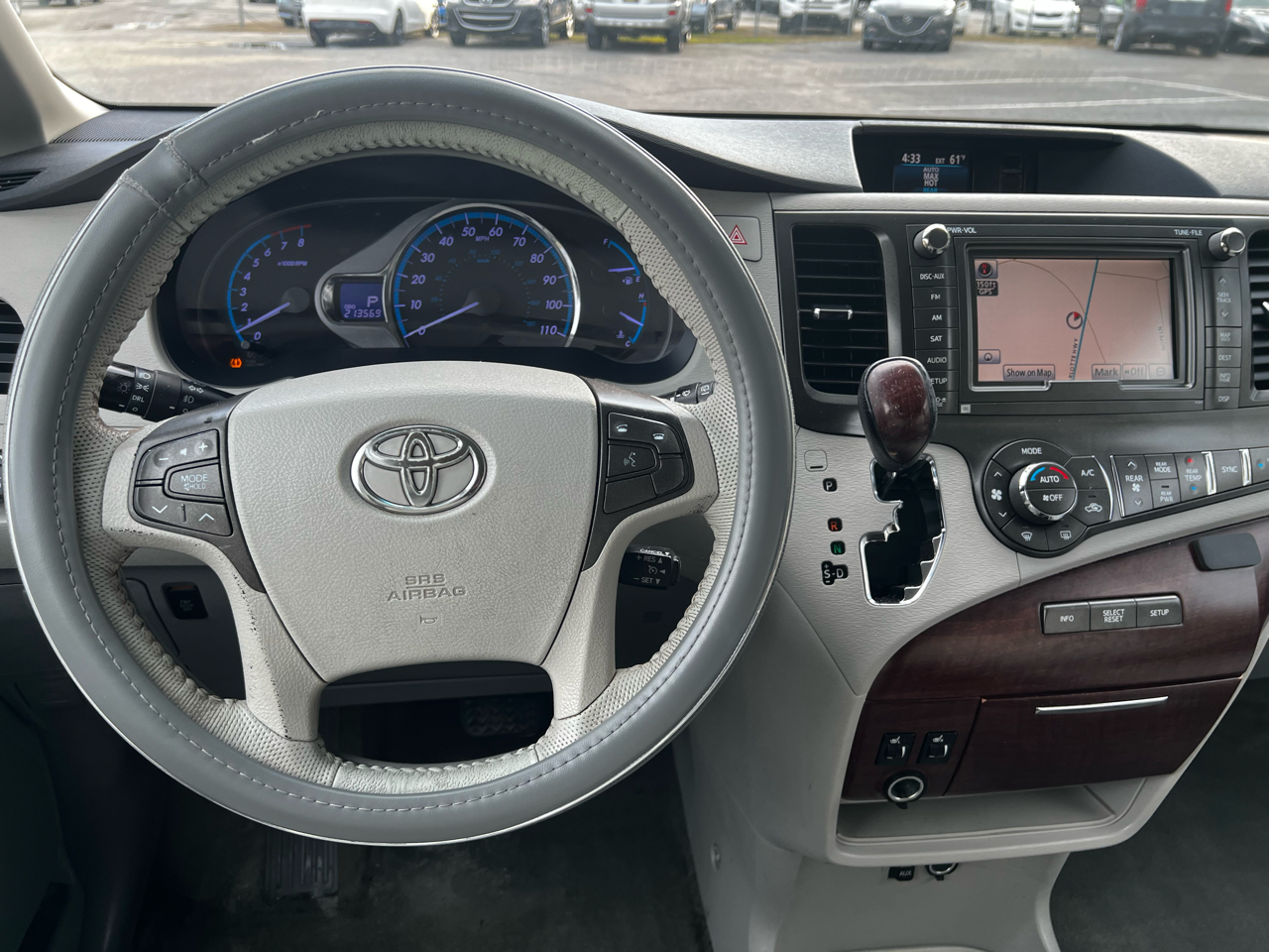 Toyota Sienna XLE 8-Pass V6 2011