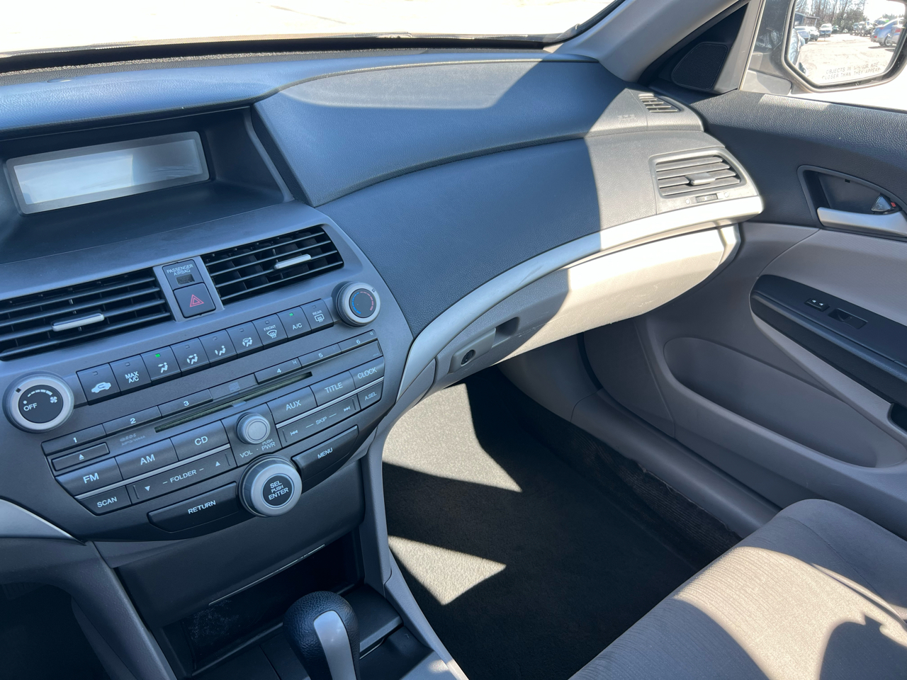 Honda Accord LX sedan AT 2012