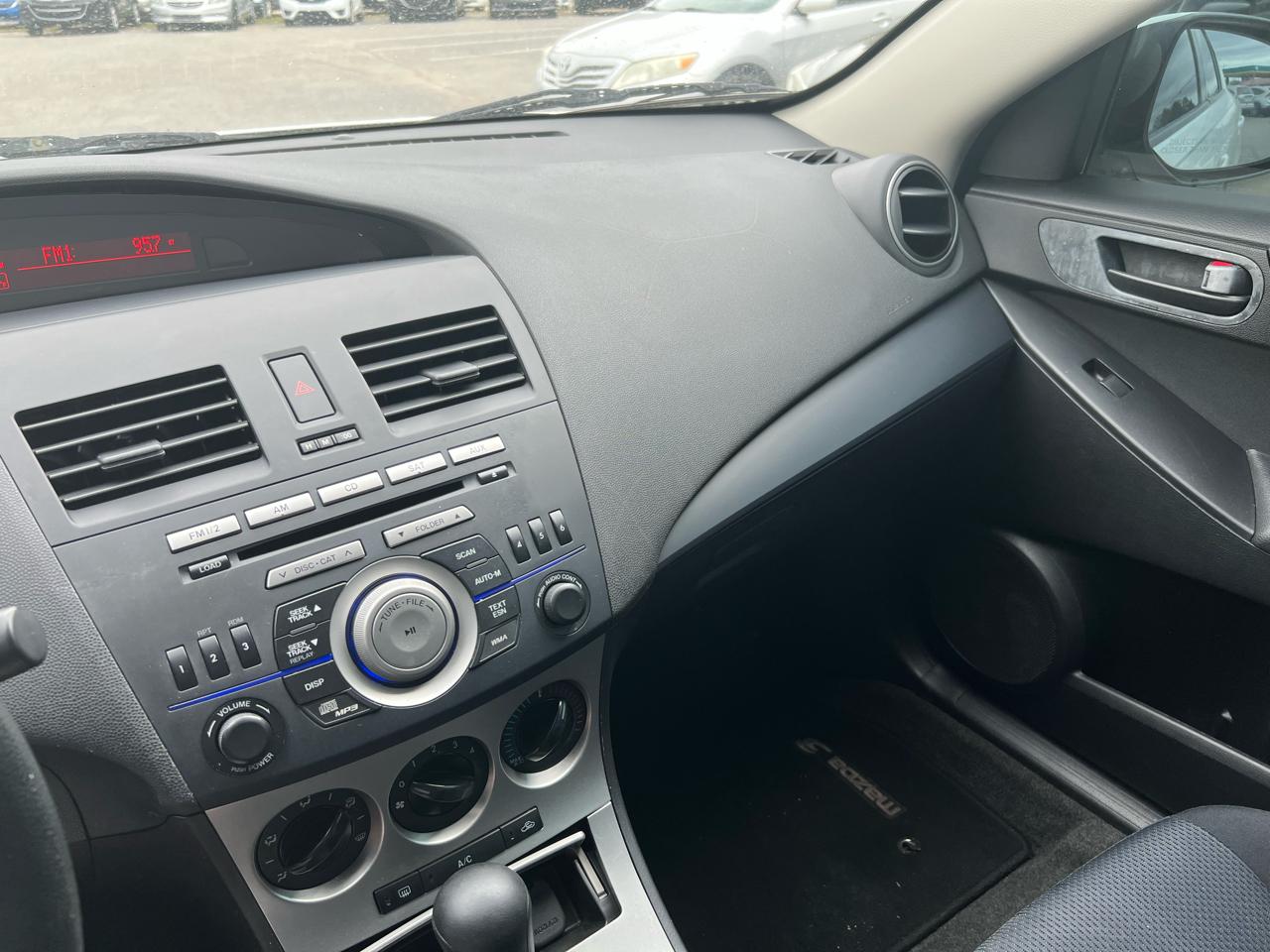 Mazda MAZDA3 i Sport 4-Door 2010