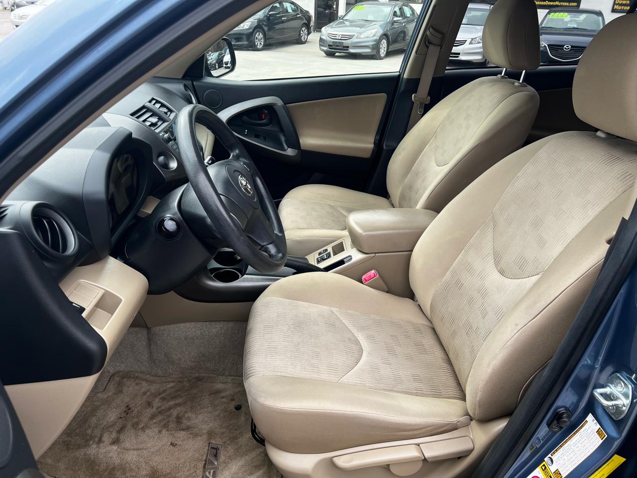 Toyota RAV4 Base I4 2WD 2010