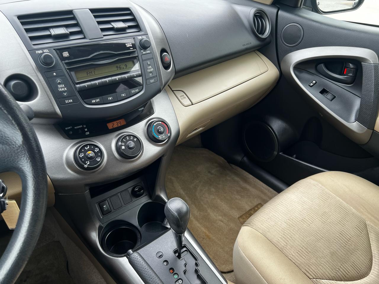 Toyota RAV4 Base I4 2WD 2010