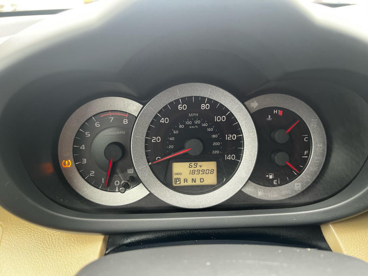 Toyota RAV4 Base I4 2WD 2010