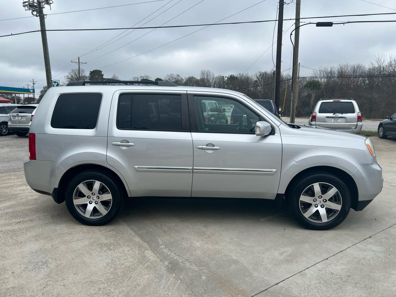 Honda Pilot Touring 4WD 5-Spd AT with DVD 2012