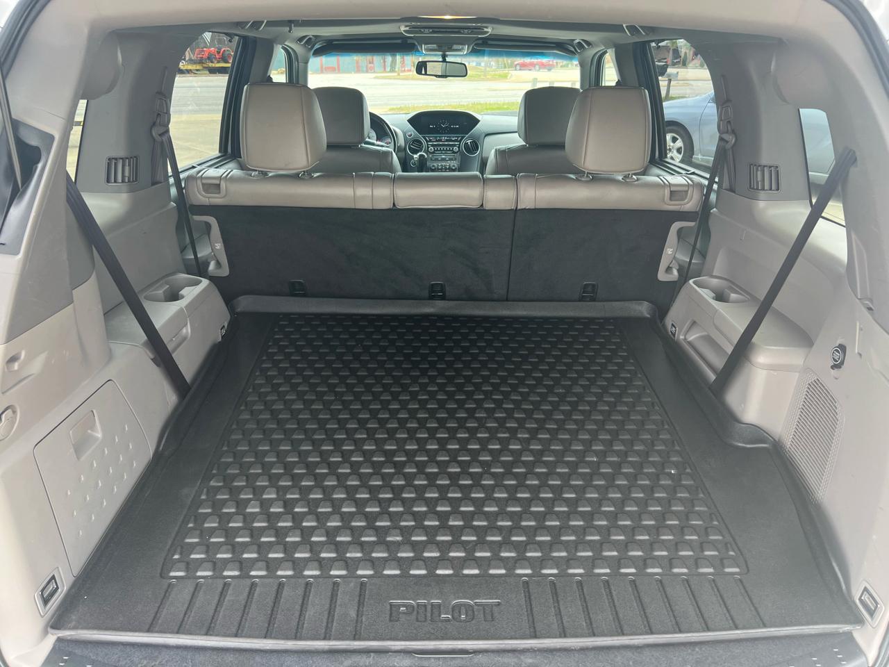 Honda Pilot Touring 4WD 5-Spd AT with DVD 2012