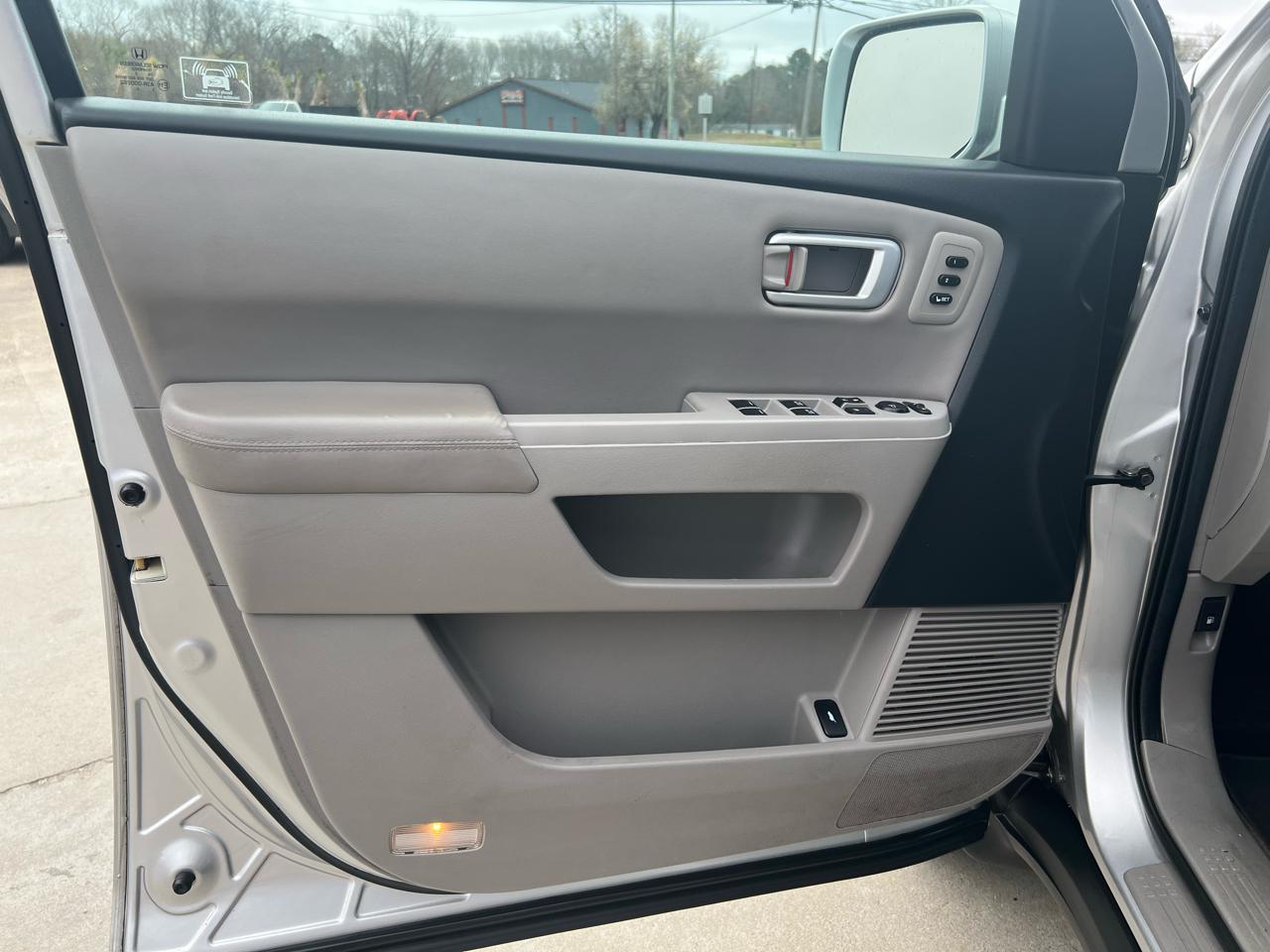 Honda Pilot Touring 4WD 5-Spd AT with DVD 2012