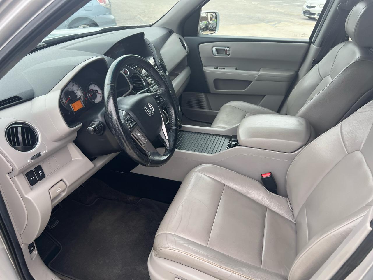 Honda Pilot Touring 4WD 5-Spd AT with DVD 2012