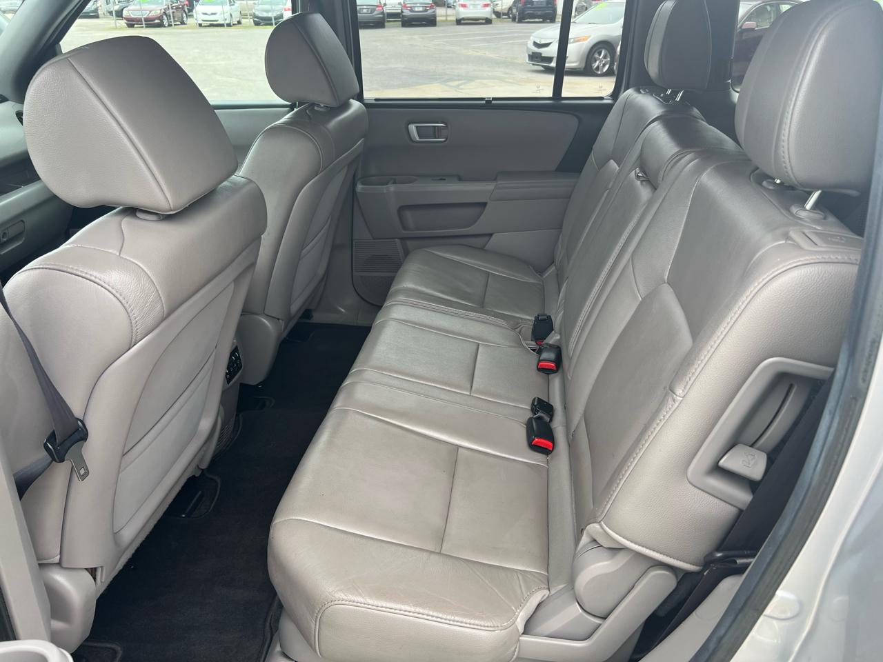 Honda Pilot Touring 4WD 5-Spd AT with DVD 2012