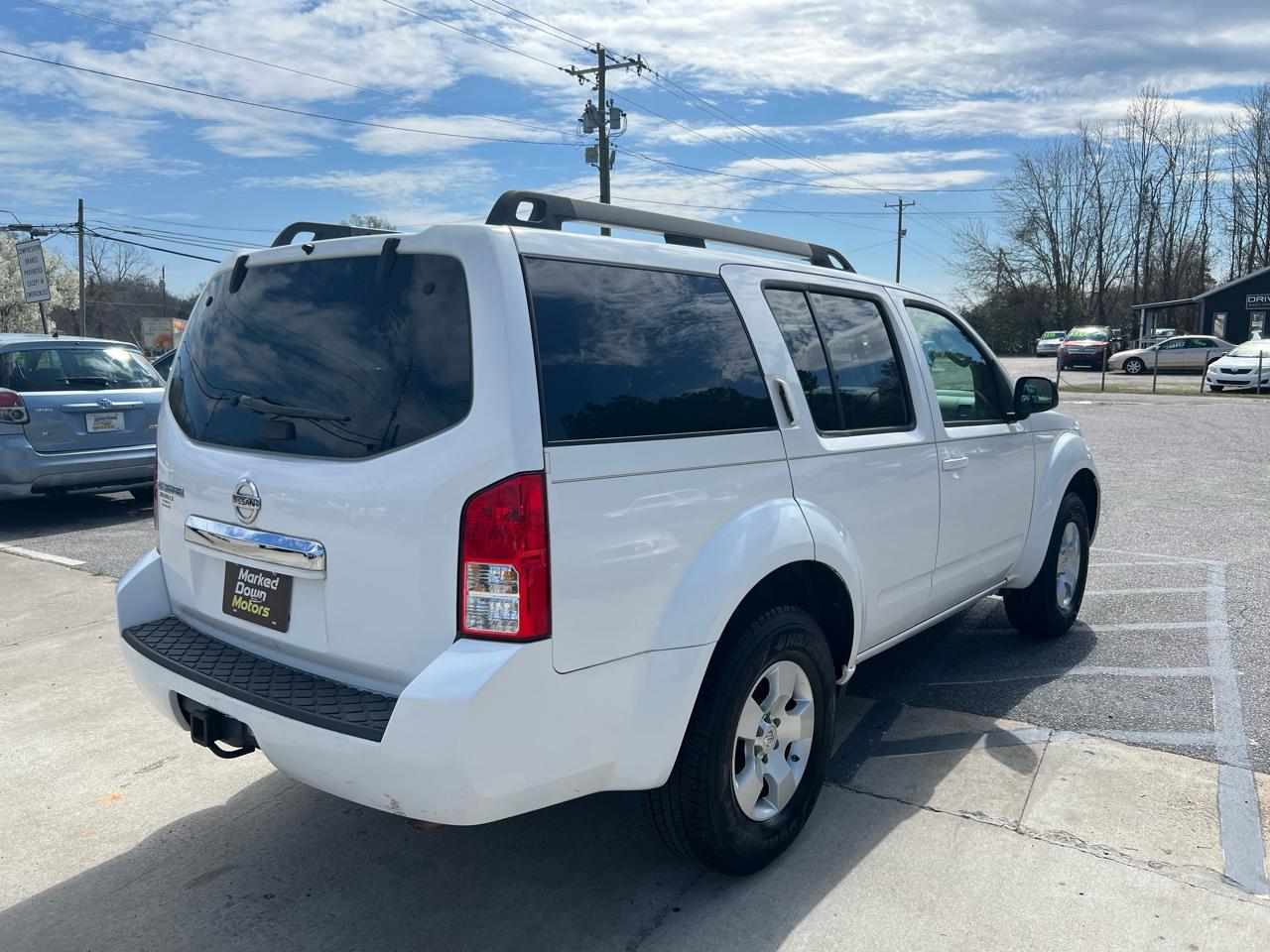 Nissan Pathfinder S 2012