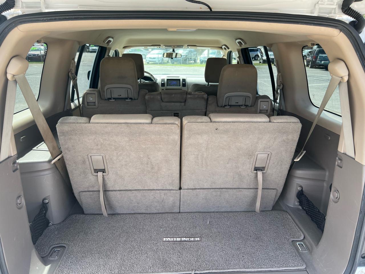 Nissan Pathfinder S 2012