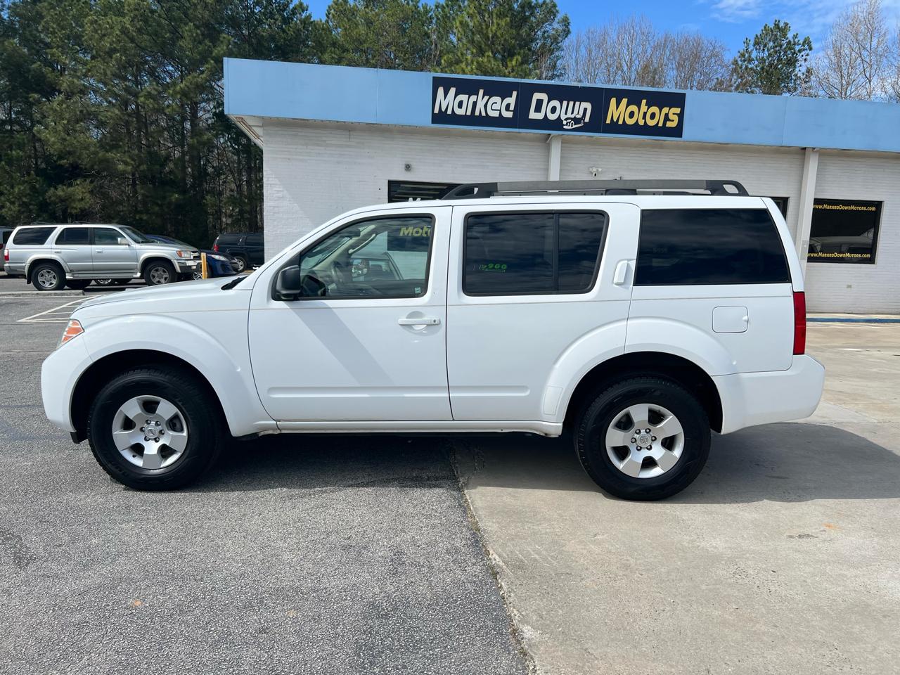 Nissan Pathfinder S 2012