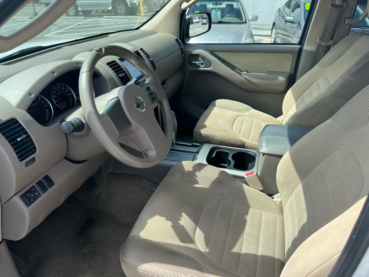 Nissan Pathfinder S 2012