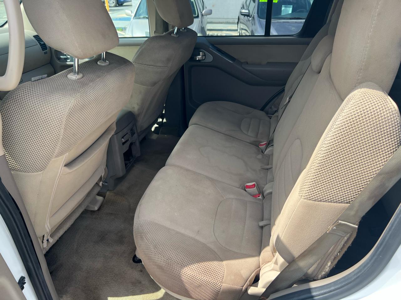 Nissan Pathfinder S 2012