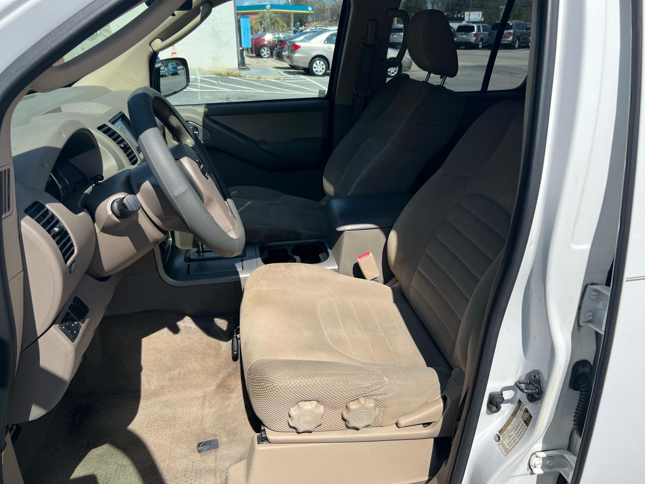 Nissan Pathfinder S 2012