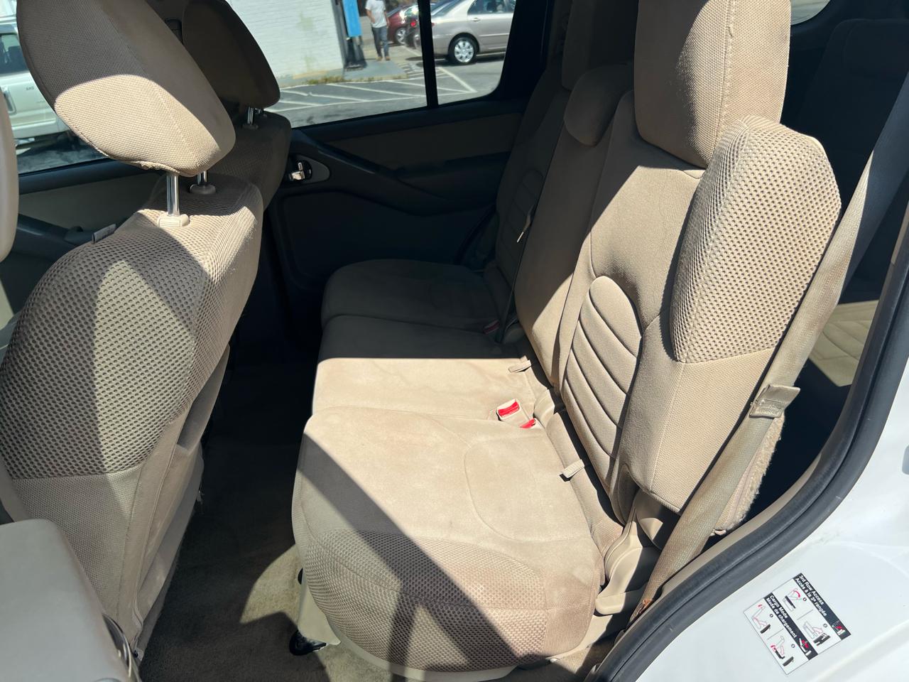 Nissan Pathfinder S 2012