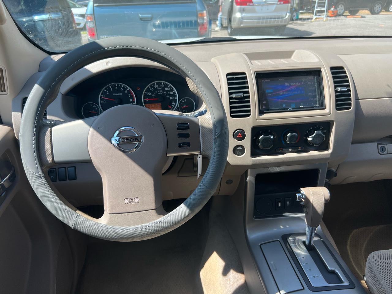 Nissan Pathfinder S 2012