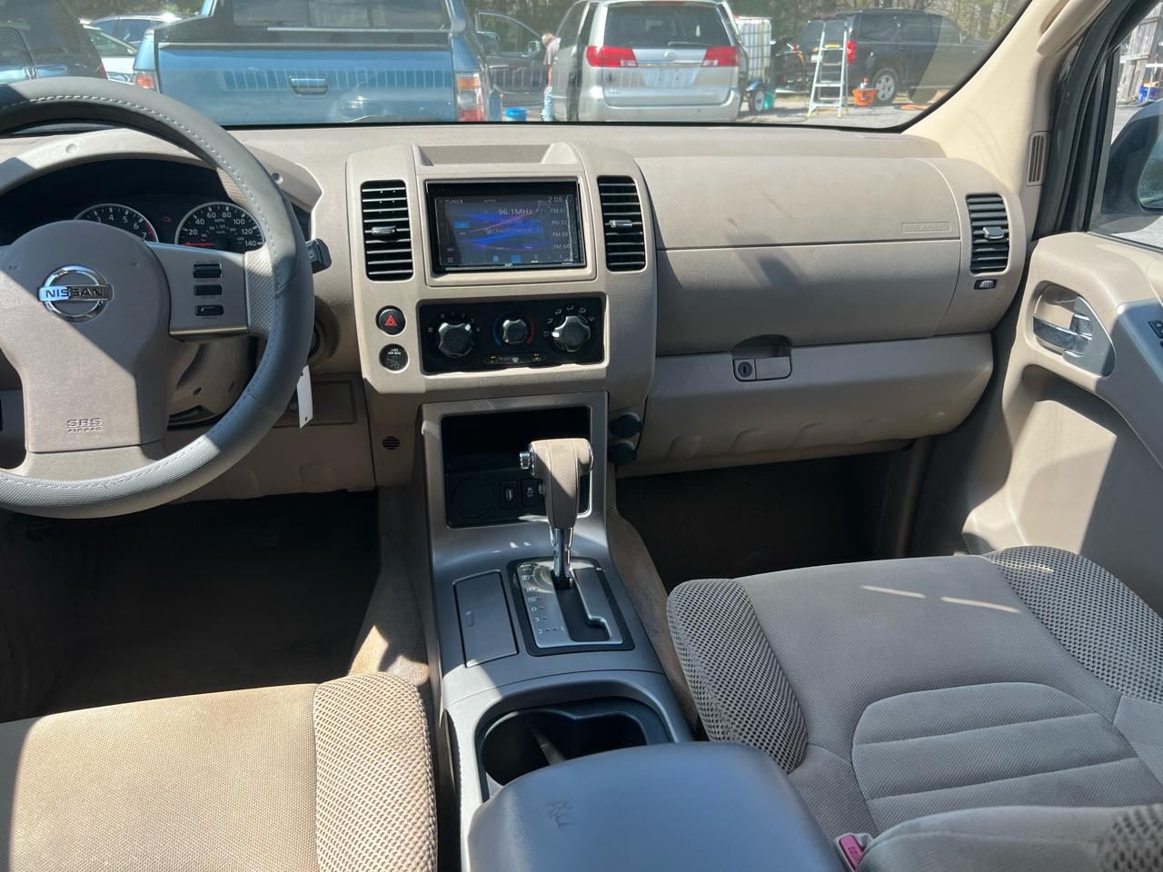 Nissan Pathfinder S 2012