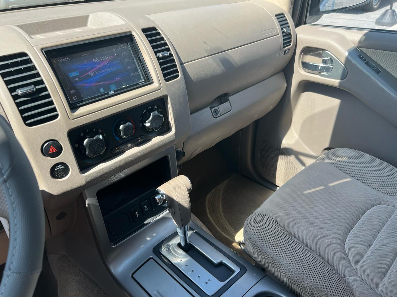 Nissan Pathfinder S 2012