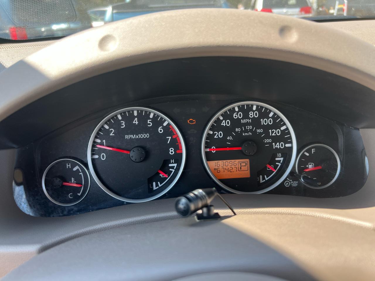 Nissan Pathfinder S 2012