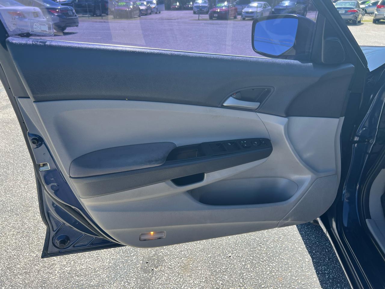 Honda Accord LX sedan AT 2010