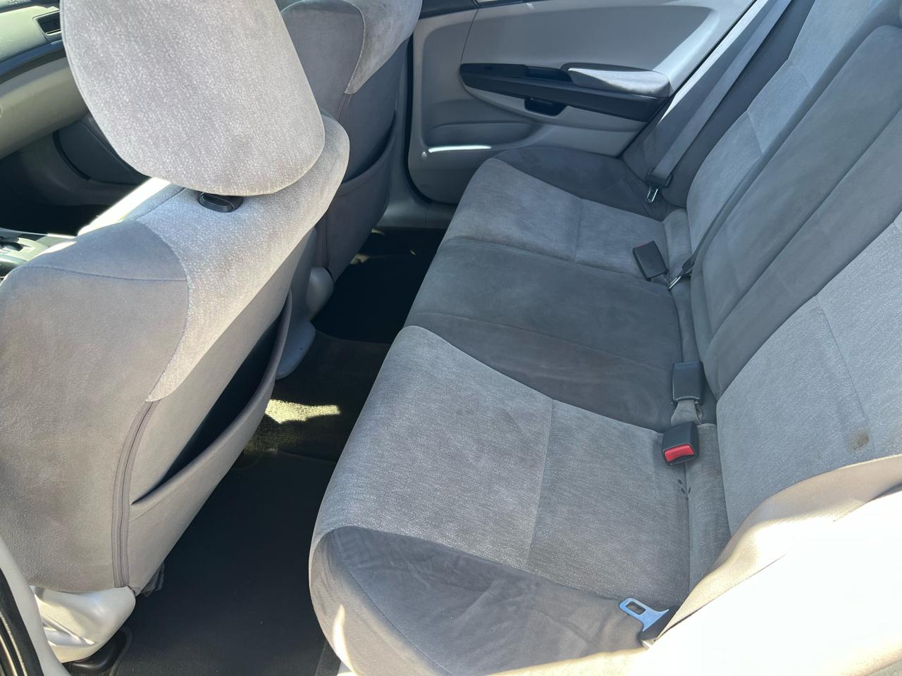 Honda Accord LX sedan AT 2010