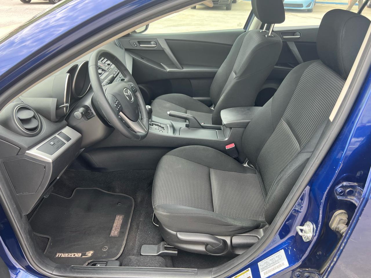 Mazda MAZDA3 i Touring AT 4-Door 2013