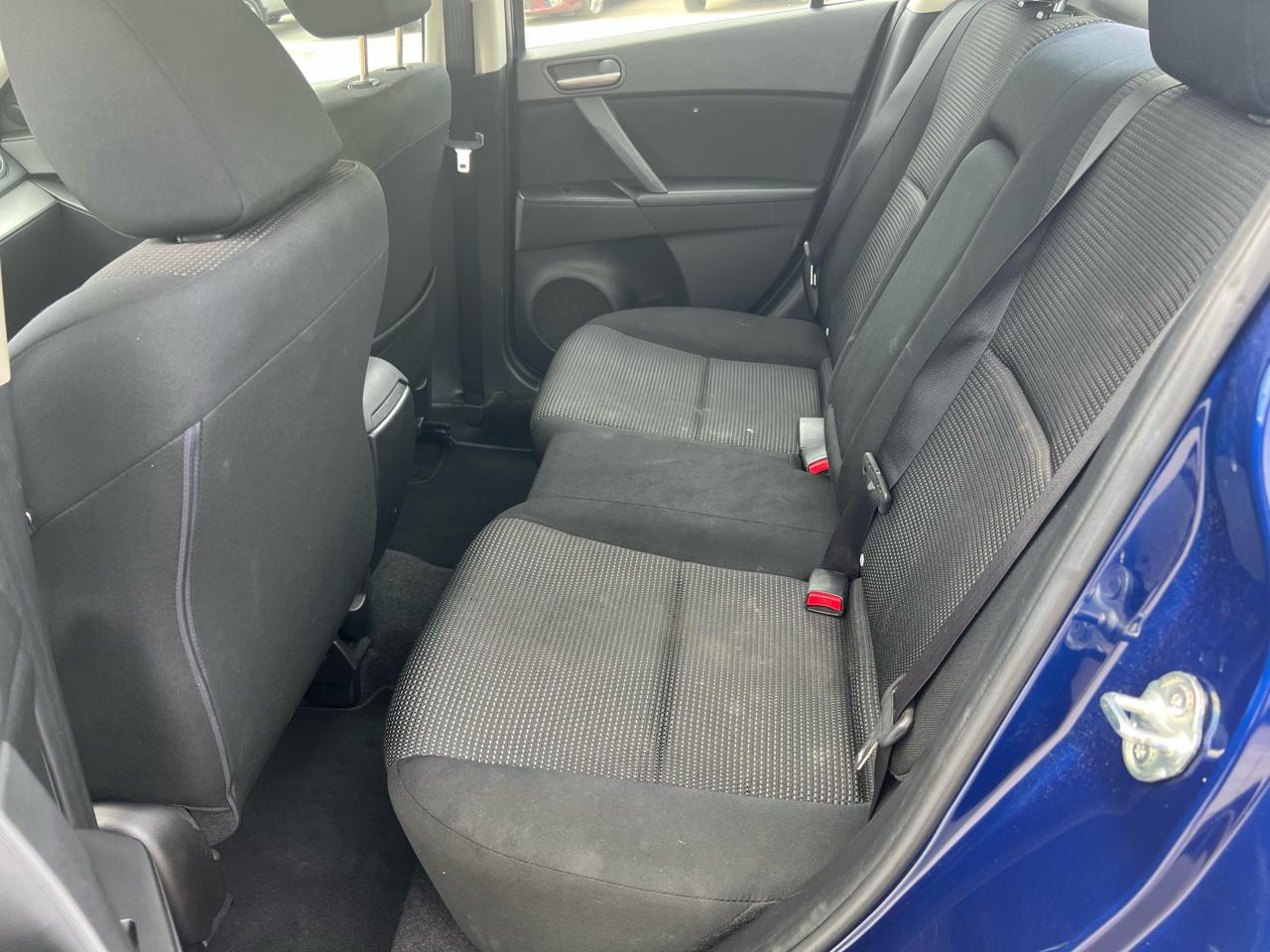 Mazda MAZDA3 i Touring AT 4-Door 2013