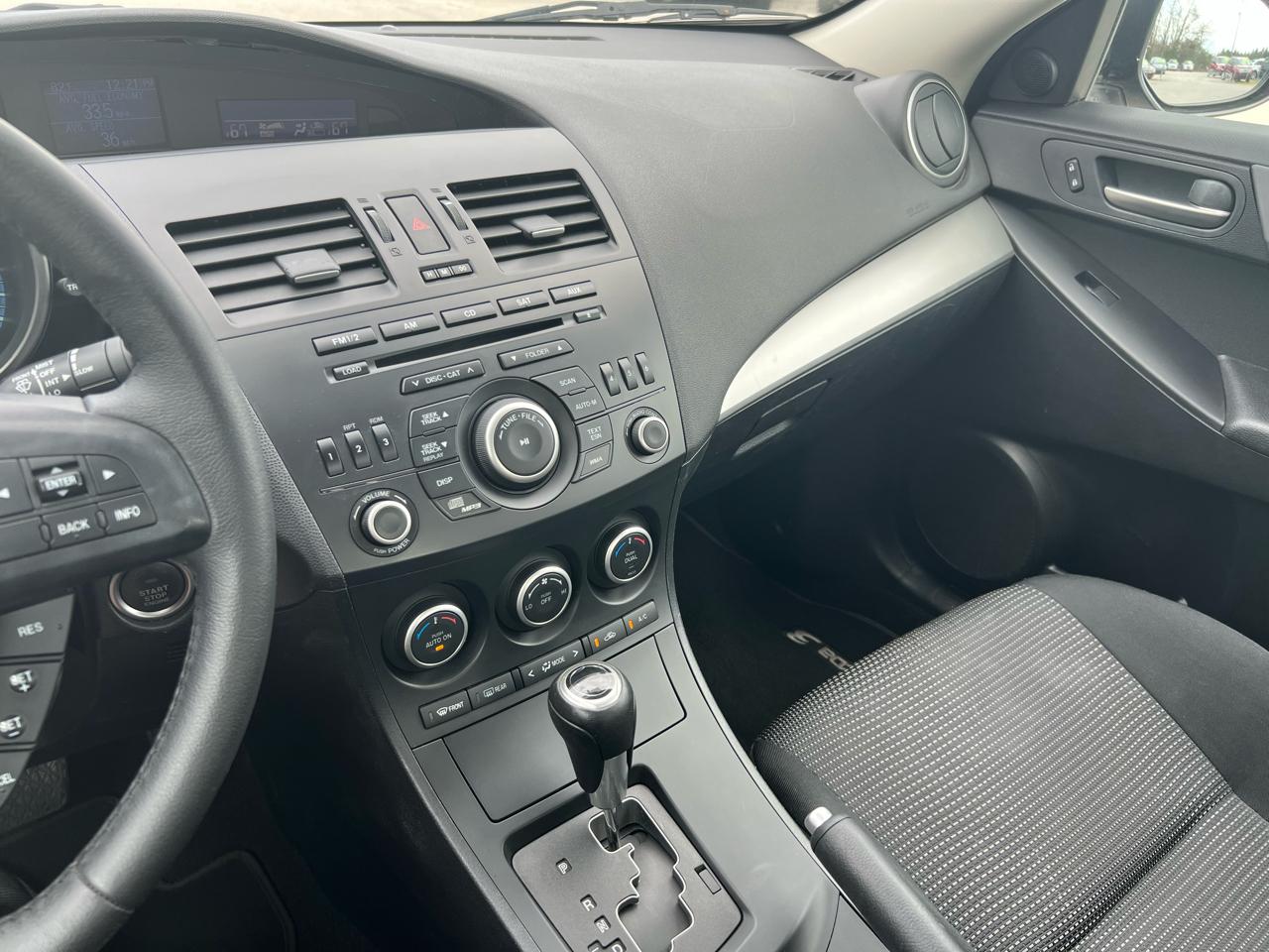 Mazda MAZDA3 i Touring AT 4-Door 2013