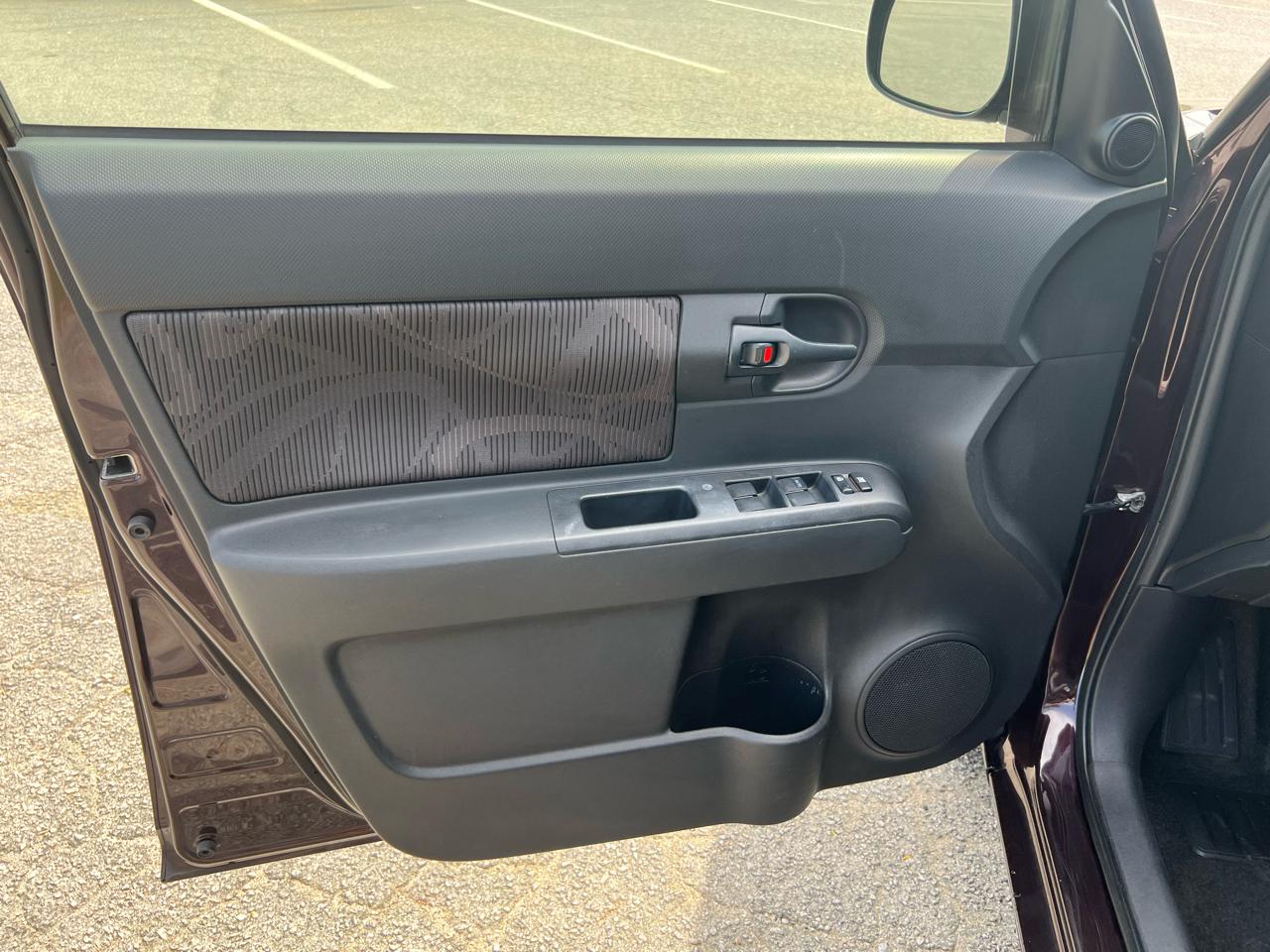 Scion xB 5-Door Wagon 4-Spd AT 2014