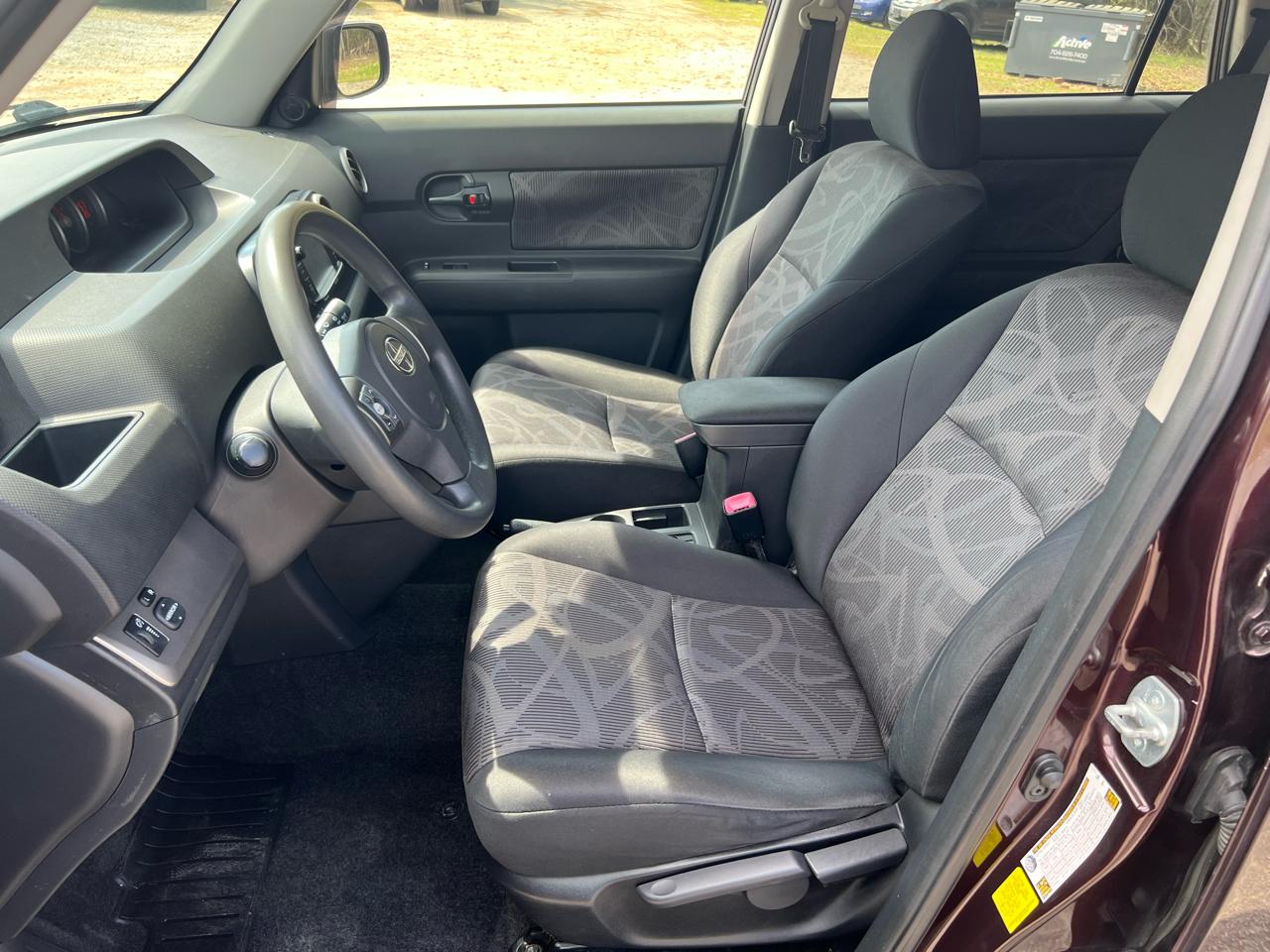 Scion xB 5-Door Wagon 4-Spd AT 2014