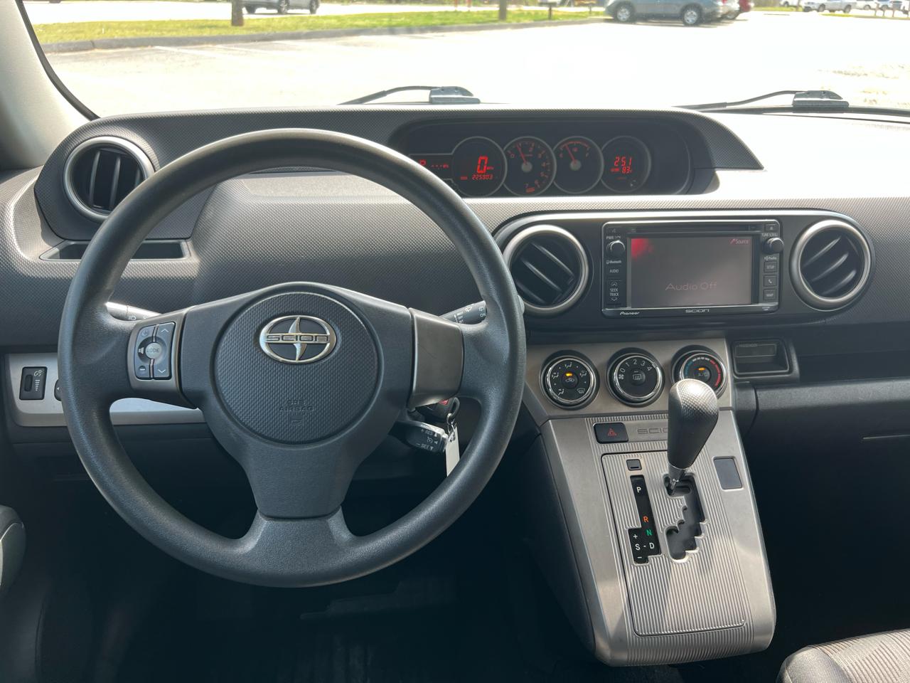 Scion xB 5-Door Wagon 4-Spd AT 2014