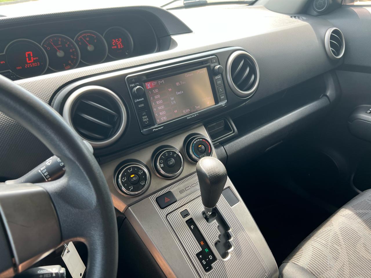 Scion xB 5-Door Wagon 4-Spd AT 2014