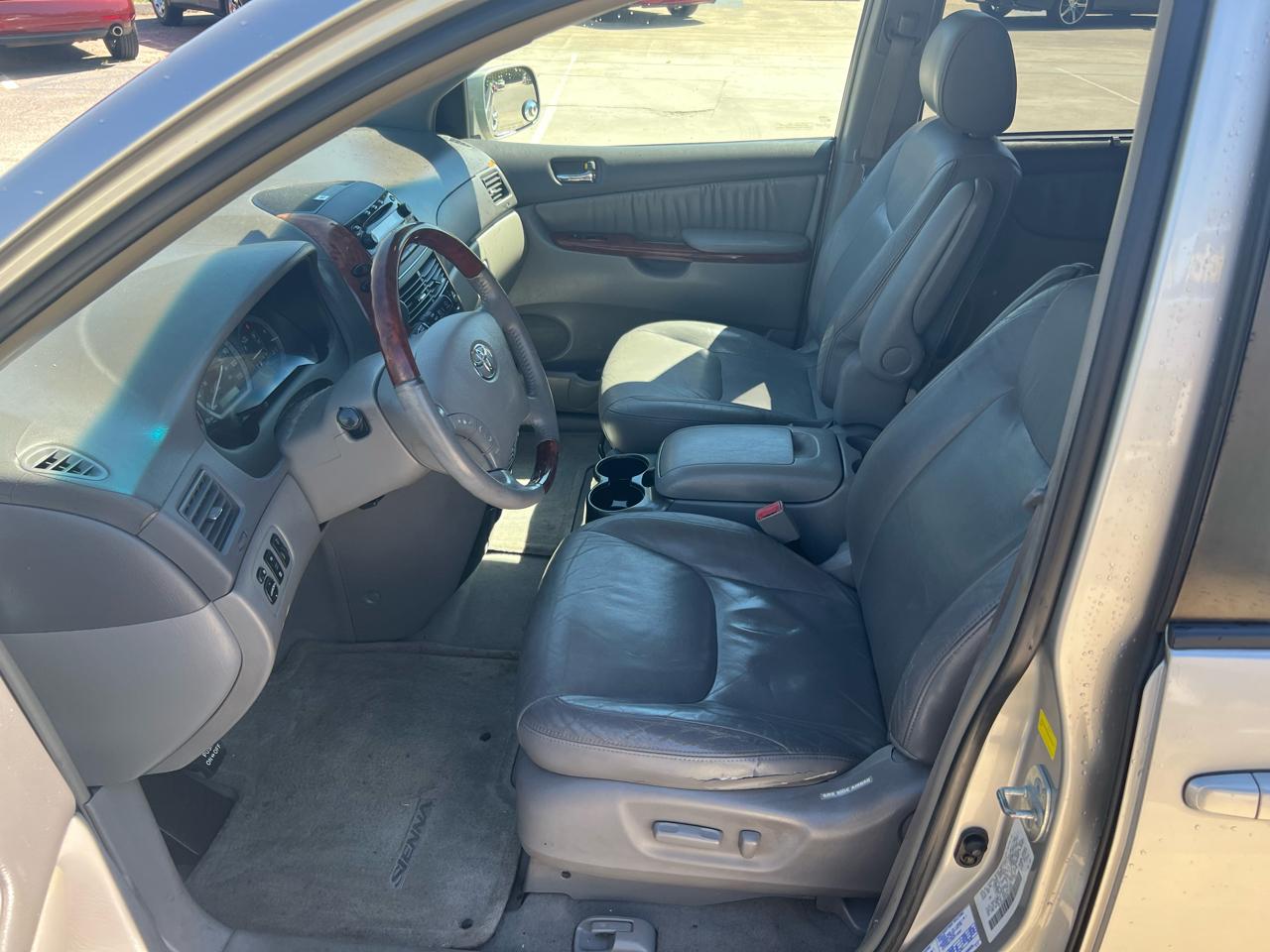 Toyota Sienna XLE 2004